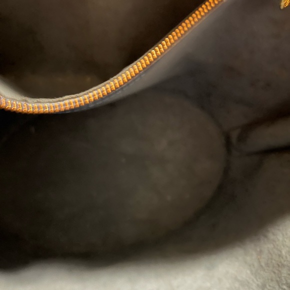 Blue Authentic Louis Vuitton Epi - Picture 3 of 6